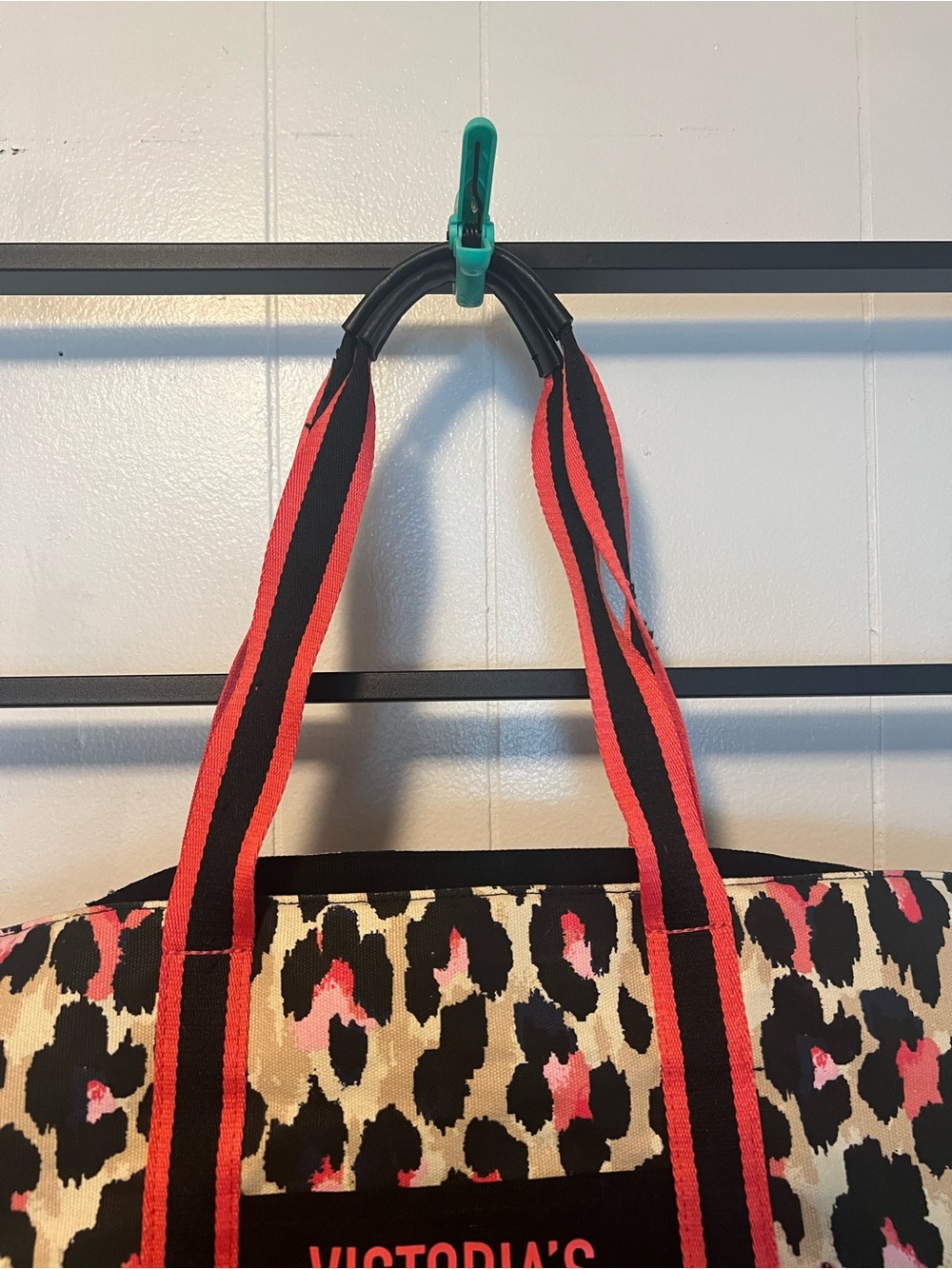 Victorias Secret Large Pink Leopard Overnight Duffle Weekender Travel Tote Bag - Picture 3 of 16